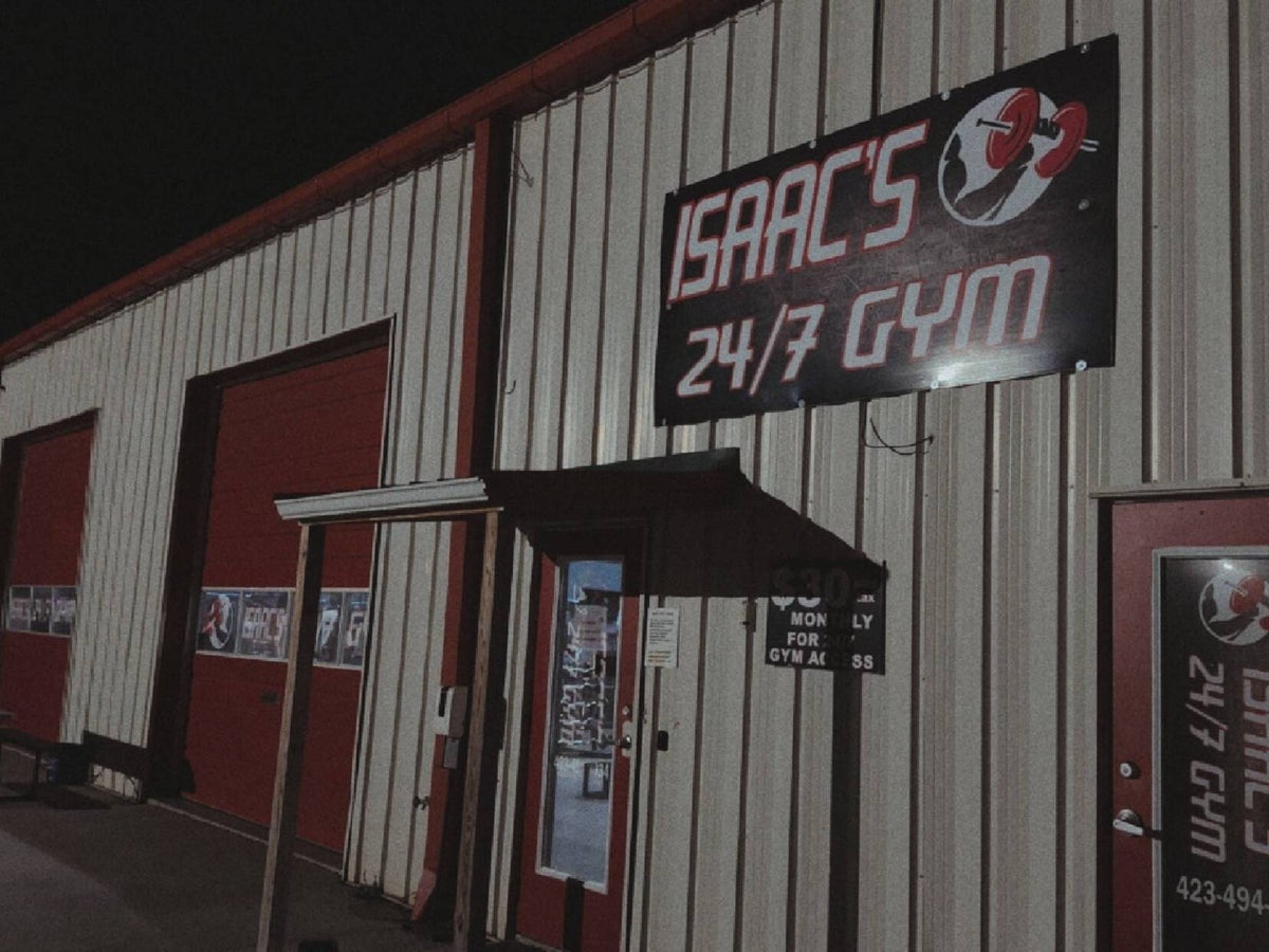 Isaac's 24/7 Gym exterior at night